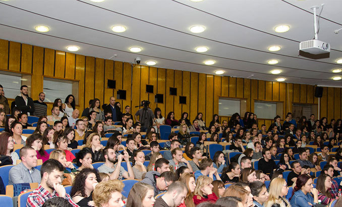 aula-hora-nbu_678x410_crop_478b24840a