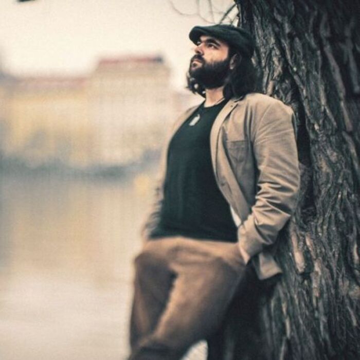 kiril-todorov-gramofona-com_700x700_crop_478b24840a