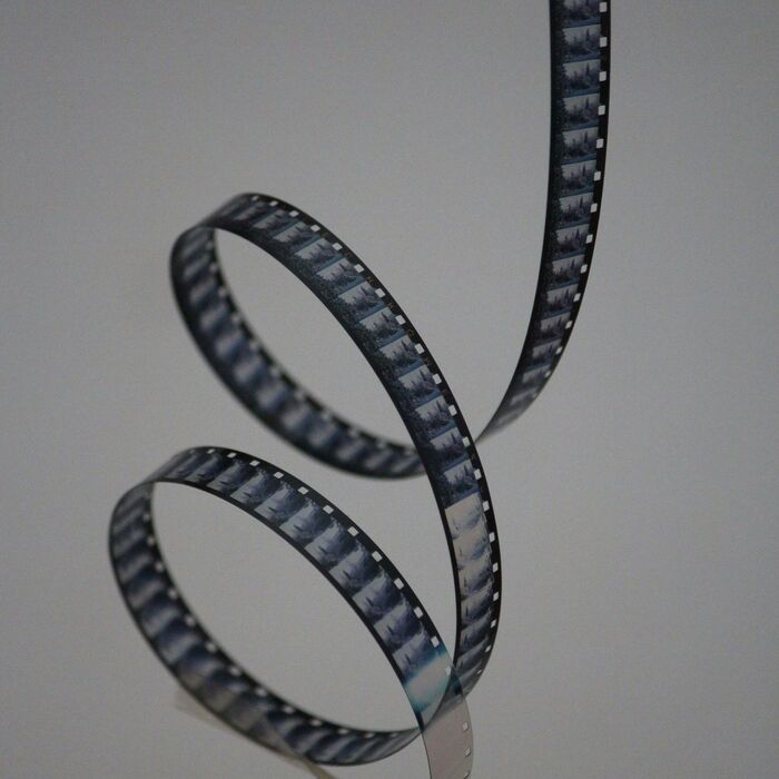 film-lenta-unsplash_700x700_crop_478b24840a