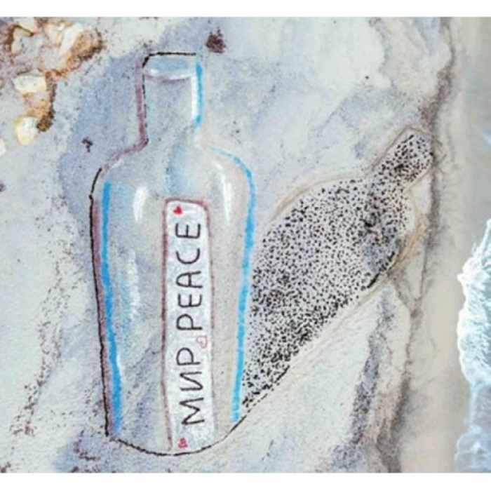 vivia-niki-peace-bnr_700x700_crop_478b24840a