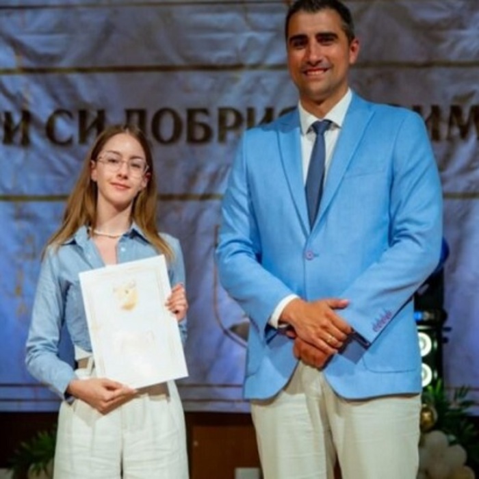 016_700x700_crop_478b24840a