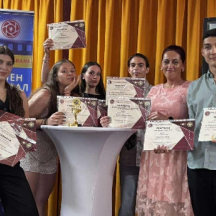 uchenicheski-obektiv-bnr_700x700_crop_478b24840a