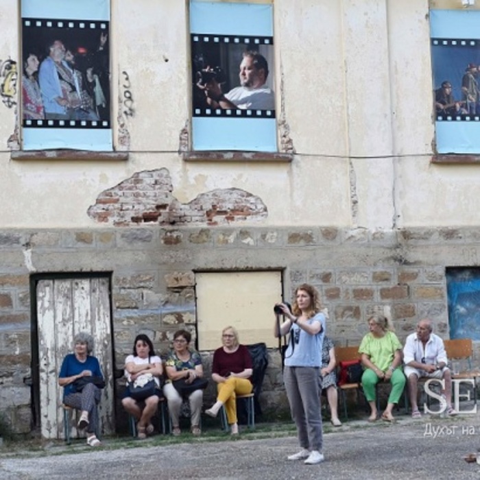 kinomagiq-pod-zvezdite-selo-bg_700x700_crop_478b24840a