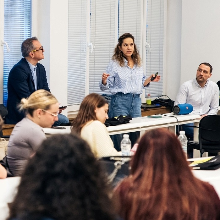 npo-akademia-nbu_700x700_crop_478b24840a