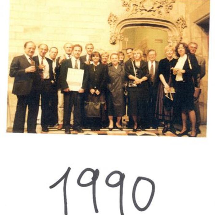 1990_700x700_crop_478b24840a