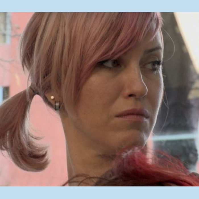 julia_700x700_crop_478b24840a