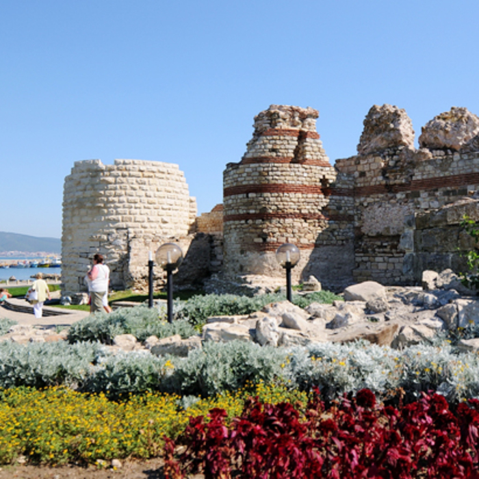 photo-1_700x700_crop_478b24840a