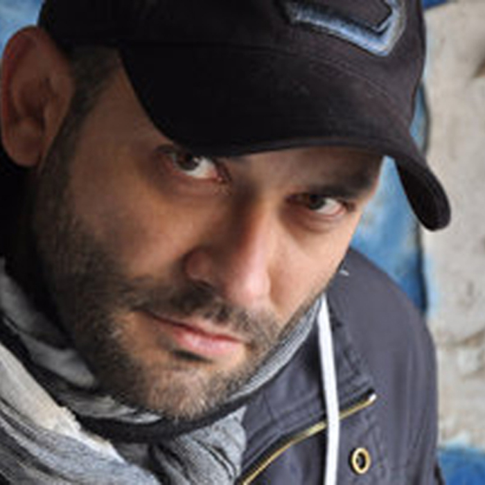 v-momenta-archive-inthepalace_700x700_crop_478b24840a