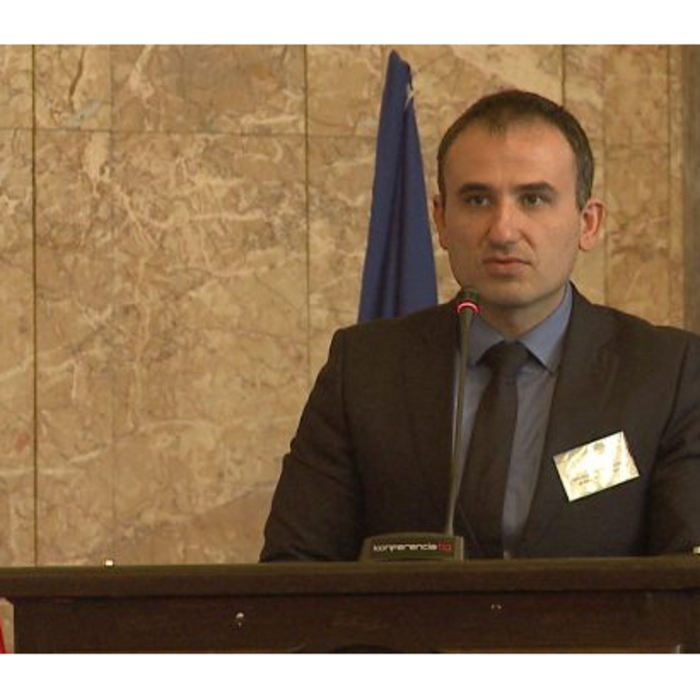 aleksandur-oskar_700x700_crop_478b24840a