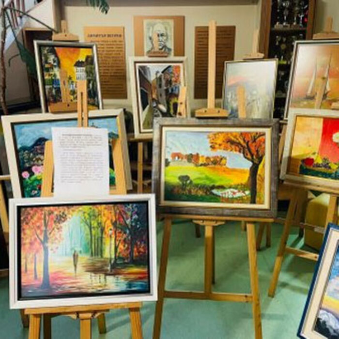 izlojba_700x700_crop_478b24840a