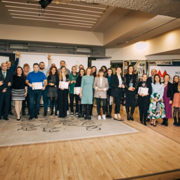 kino_700x700_crop_478b24840a