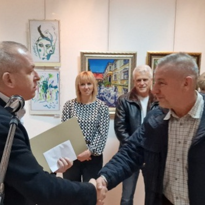 graphic_700x700_crop_478b24840a