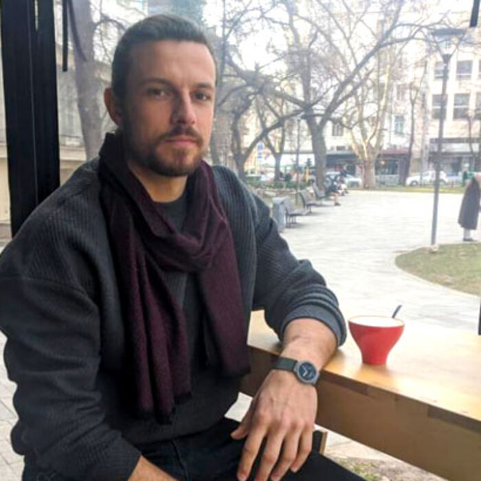 geo-pavlov-monitor_700x700_crop_478b24840a