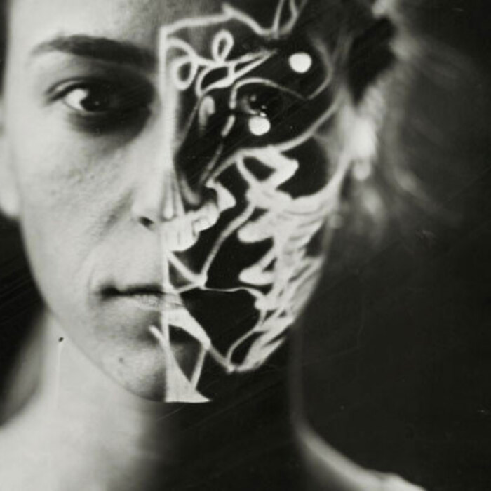 lilqna-karadjova-pod-tepeto_700x700_crop_478b24840a