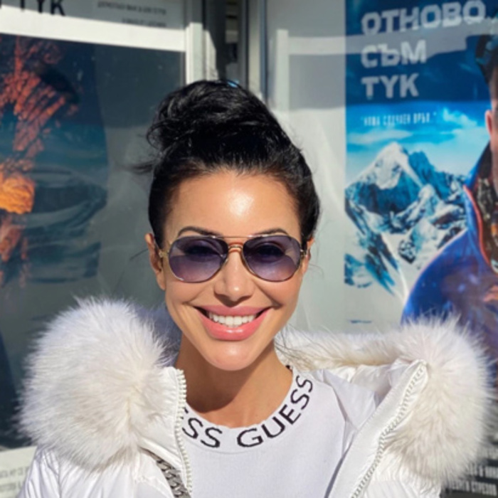 poli-gencheva-radio-svobodna-evropa_700x700_crop_478b24840a