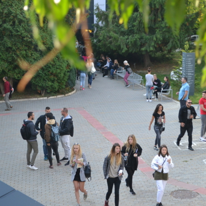 nbu-students-dvor_700x700_crop_478b24840a
