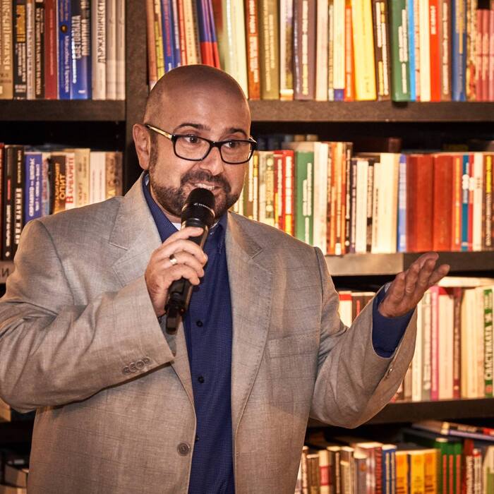 kris01_700x700_crop_478b24840a