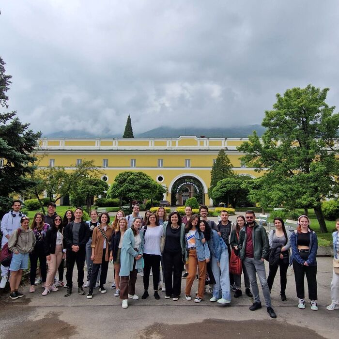 01_700x700_crop_478b24840a